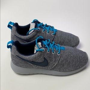 Nike Roshe Sneakers